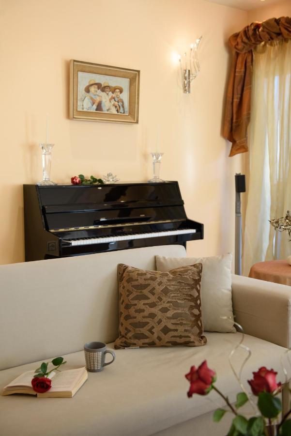 Villa Magic Perla 고우비아 외부 사진